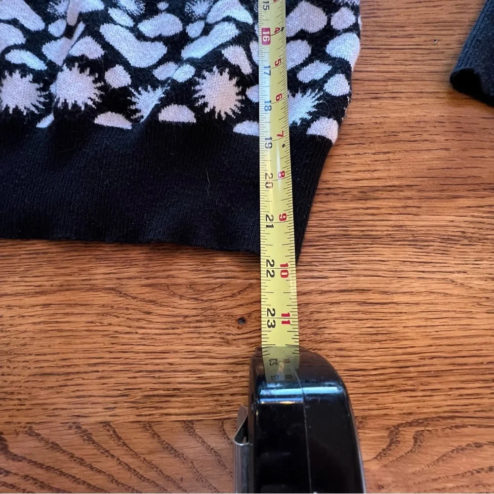 ⭐️ Maeve Anthropologie Sunshine in my Heart Cozy Sweater Black White Sun MEDIUM - Picture 14 of 14